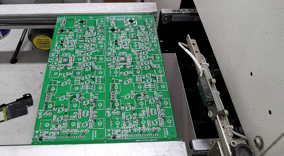 Как да подобрим фабричната производствена ефективност на електрическия градински инструмент PCBA чрез усъвършенствано оборудване?