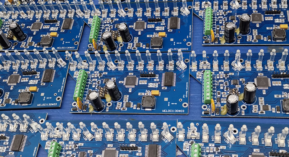 Як управління закупівлею компонентів на заводах PCBA впливає на час доставки?